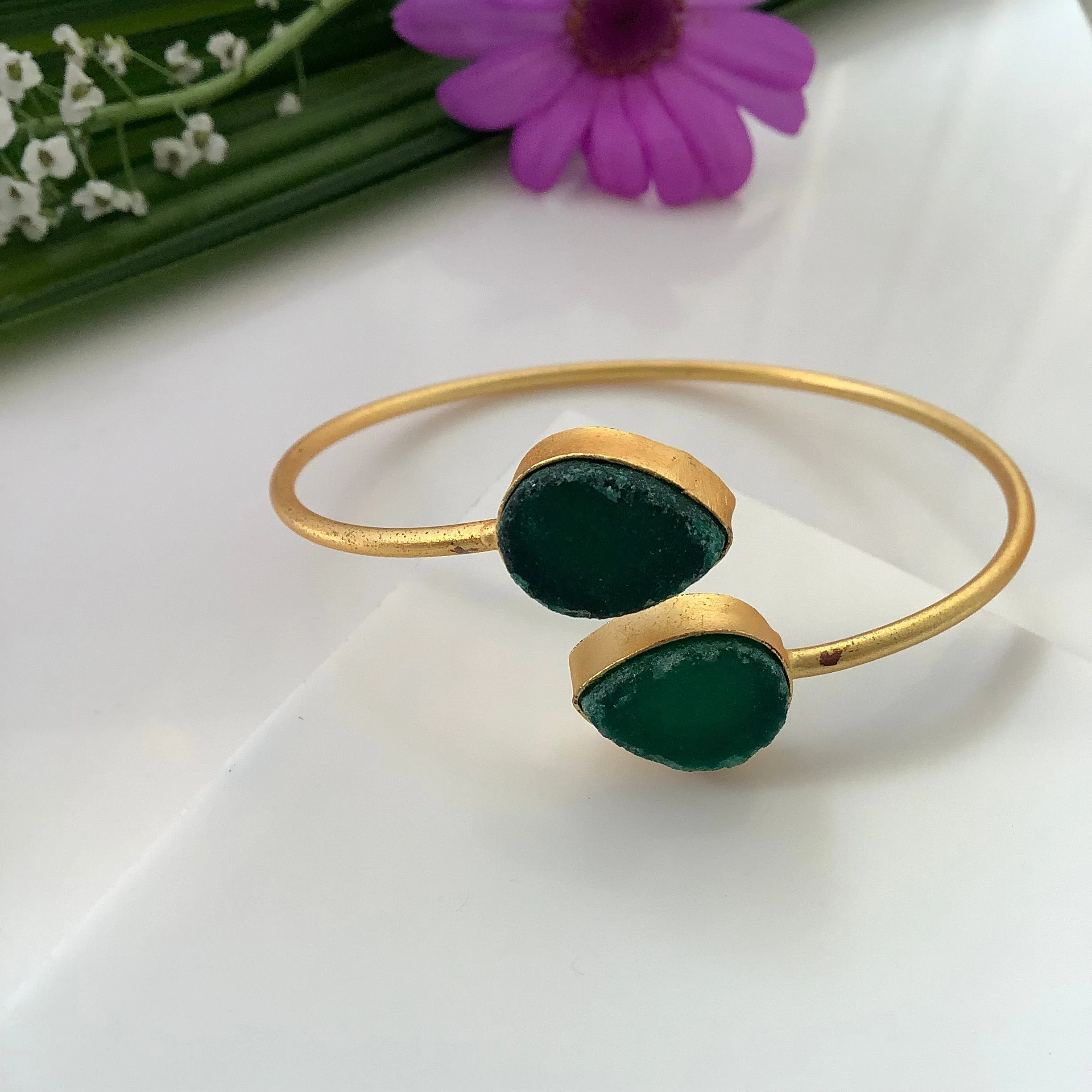 Salvanity Brass Gold Simple Rough stone bracelet - Green